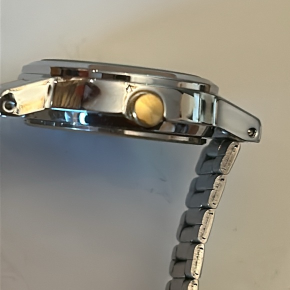 Ladies Lorus Watch - gold and silver toned - Picture 5 of 14